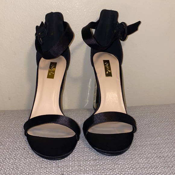 Black & gold heels - Picture 2 of 3